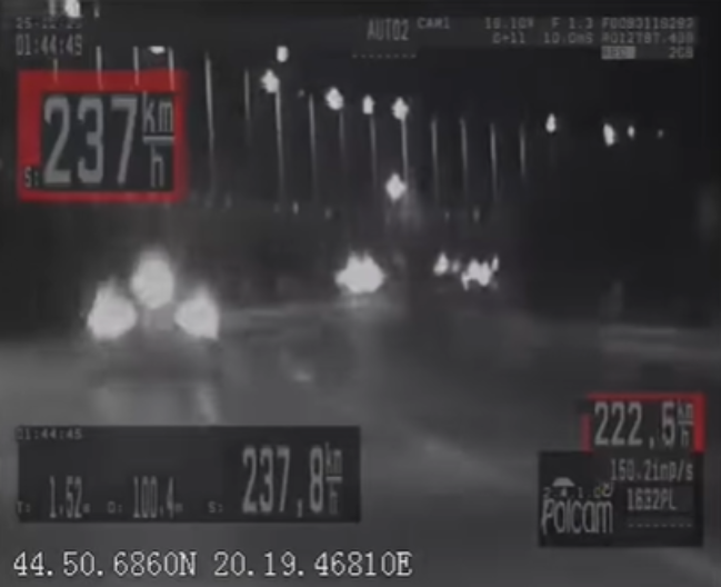 BAHATI KLINAC (23) „AUDIJEM“ JURIO 240 NA SAT PO KIŠI I MRAKU! Pogledajte snimak bahate vožnje (VIDEO)